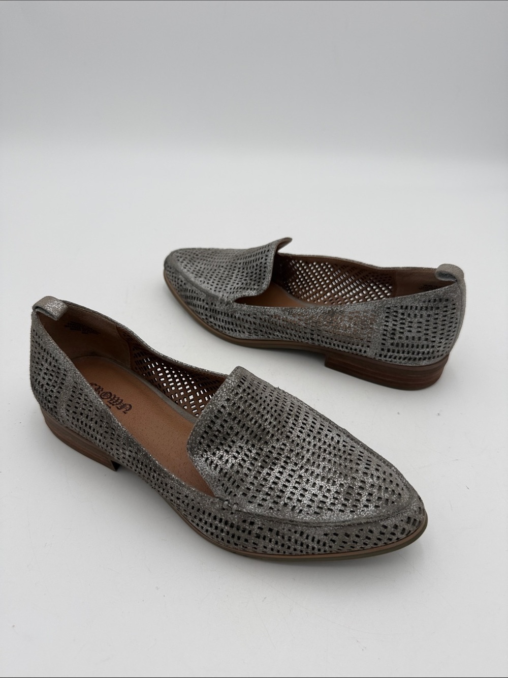 Crown Vintage Metallic Gray Perforated Loafer women 6M slip on casual office Y2K